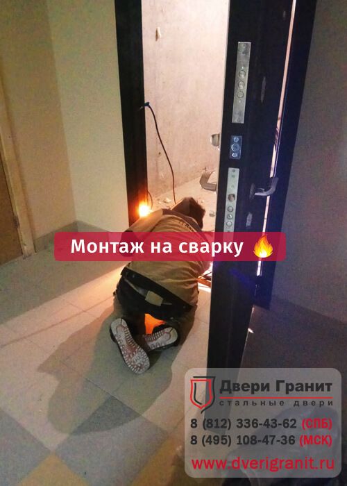Фотогалерея Заменили дешевую фанерную дверь в крутой квартире